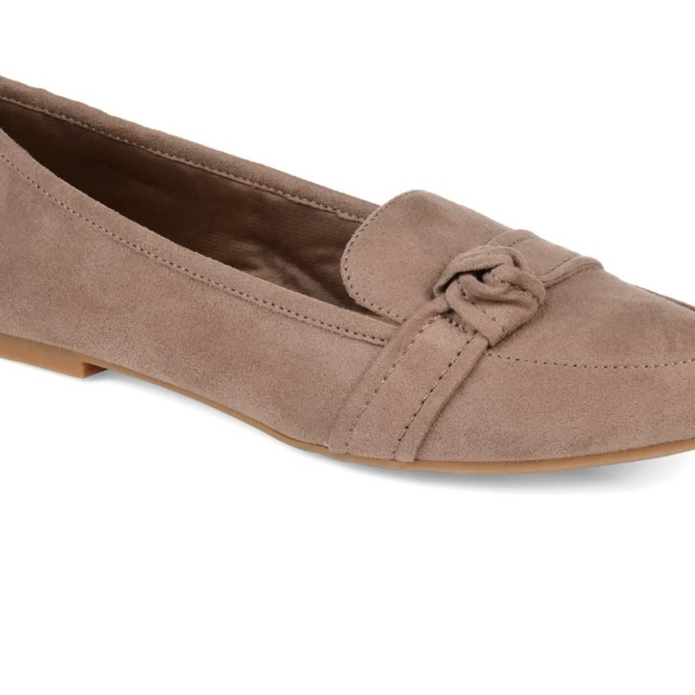 New in box Journey Collection Marco Flats in Taupe